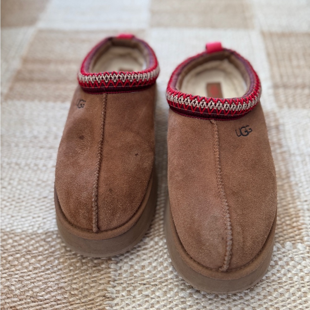 UGG Women’s Tazz ll Slip-Ons with Red Trim